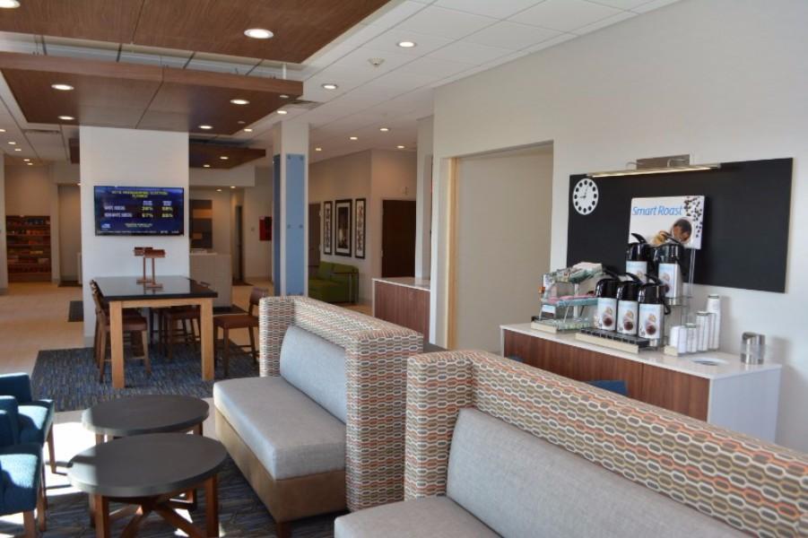 Holiday Inn Express & Suites Waterville - North By Ihg Eksteriør bilde